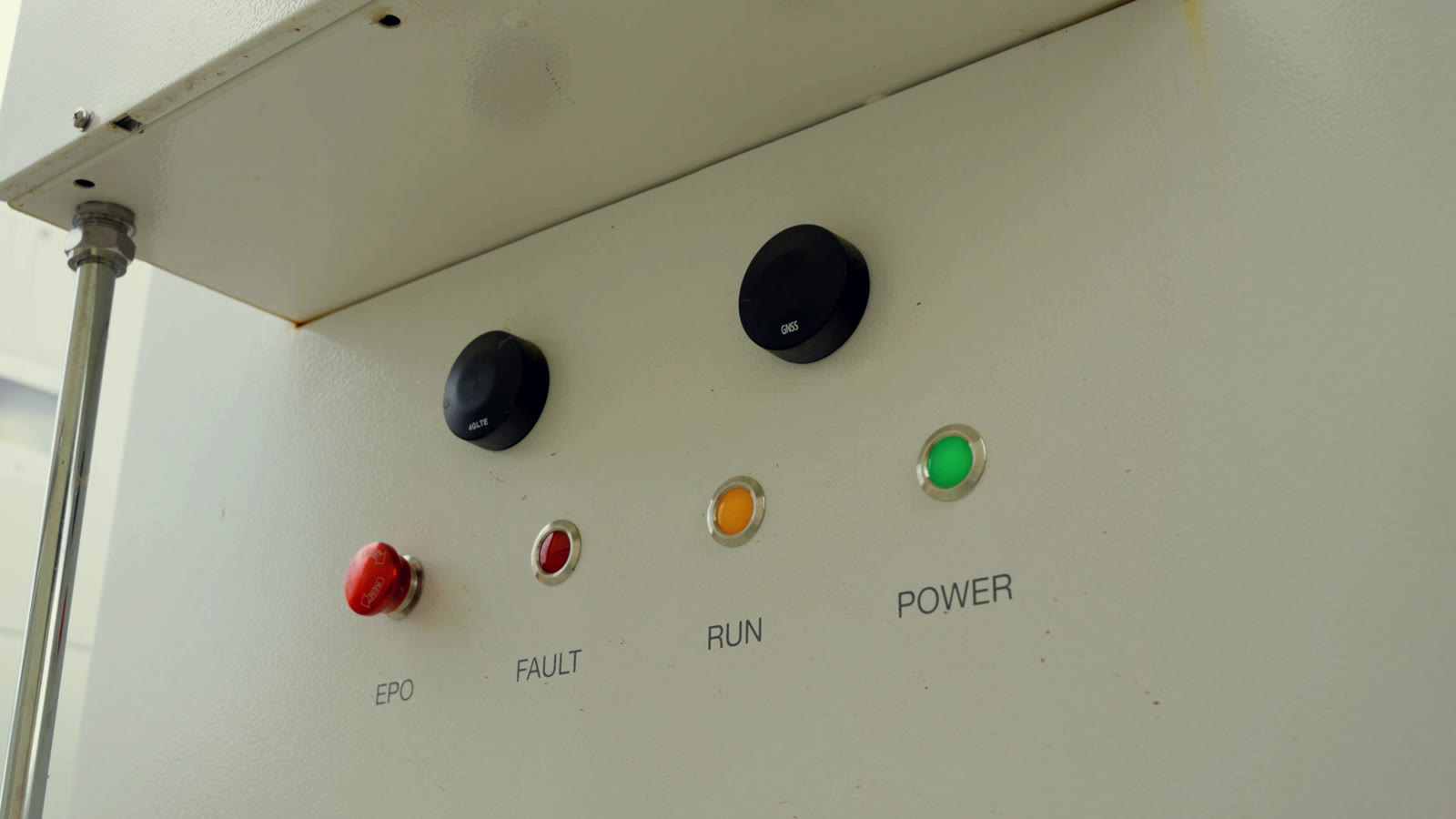 Control panel of a Novalux-installed battery cabinet with run and power indicators lit