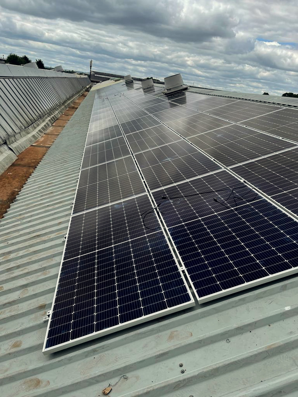 Trade unit — Worcester — Distribution solar installation by Novalux